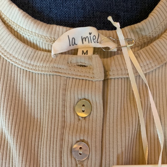 NWT Ribbed Tank - Picture 4 of 4